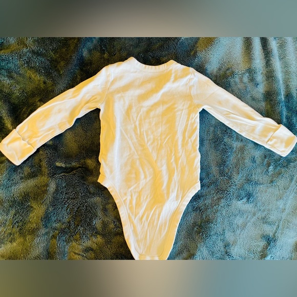 Bundle of 4 long sleeve onesies by baby GAP size 18-24M, one has stains - Picture 10 of 13